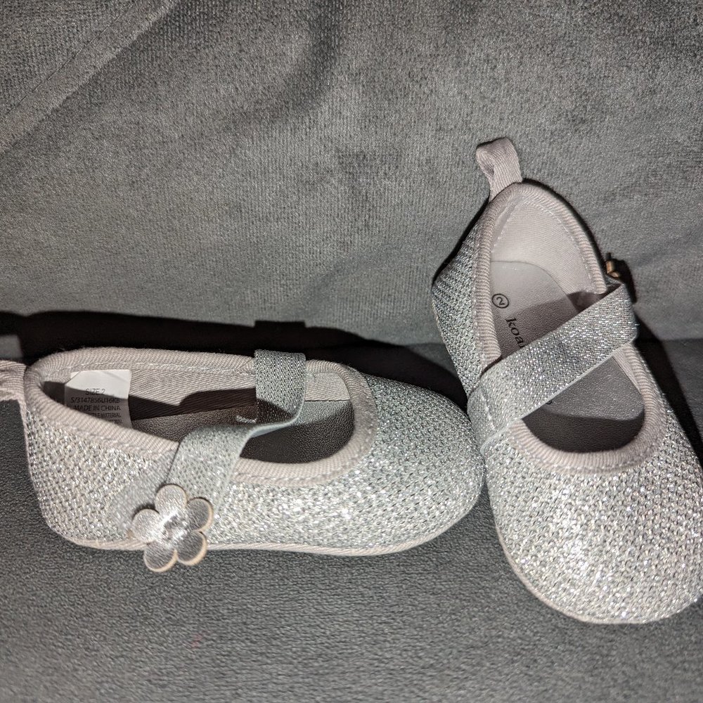 Brand New without Tag. Koala Baby Gray Flower Sparkle Shoes Size 2
